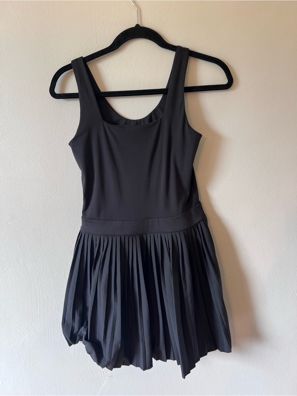 all in motion Black Sleeveless Pleated Waist Mini Dress